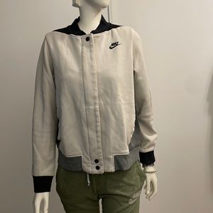 💚 5 for $25 - Women’s Nike Bomber Style Jacket